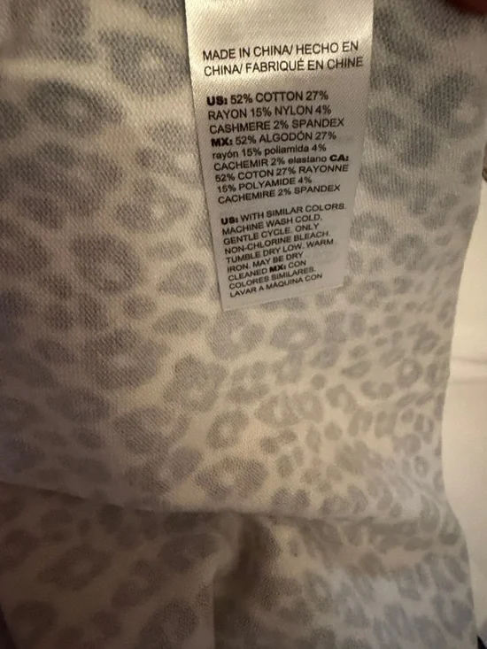 Chico’s Turtleneck Sleeveless Sweater Leopard Print size 1 NWT - Picture 10 of 10